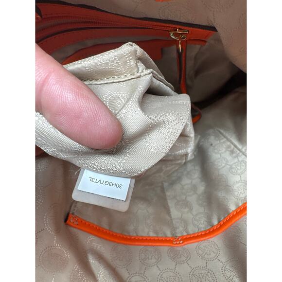 Michael Kors Jet Set Travel Tote Orange with matching cosmetic bag. Nice Cond! - Picture 7 of 10